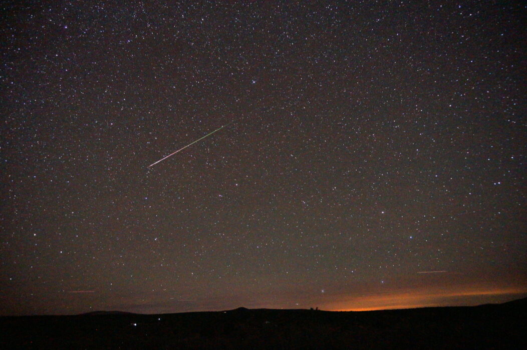 Chuva de meteoros Orionidas já iniciou saiba como assistir