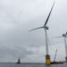 Duas das turbinas flutuantes são preparadas na costa da Noruega para a viagem à Escócia.