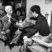 Bertrand Russell jogando xadrez com seu filho, John Conrad.