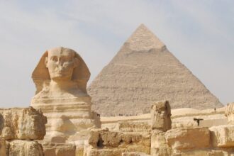 pirâmide e esfinge do egito