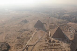 piramides de gizé vistas do espaço