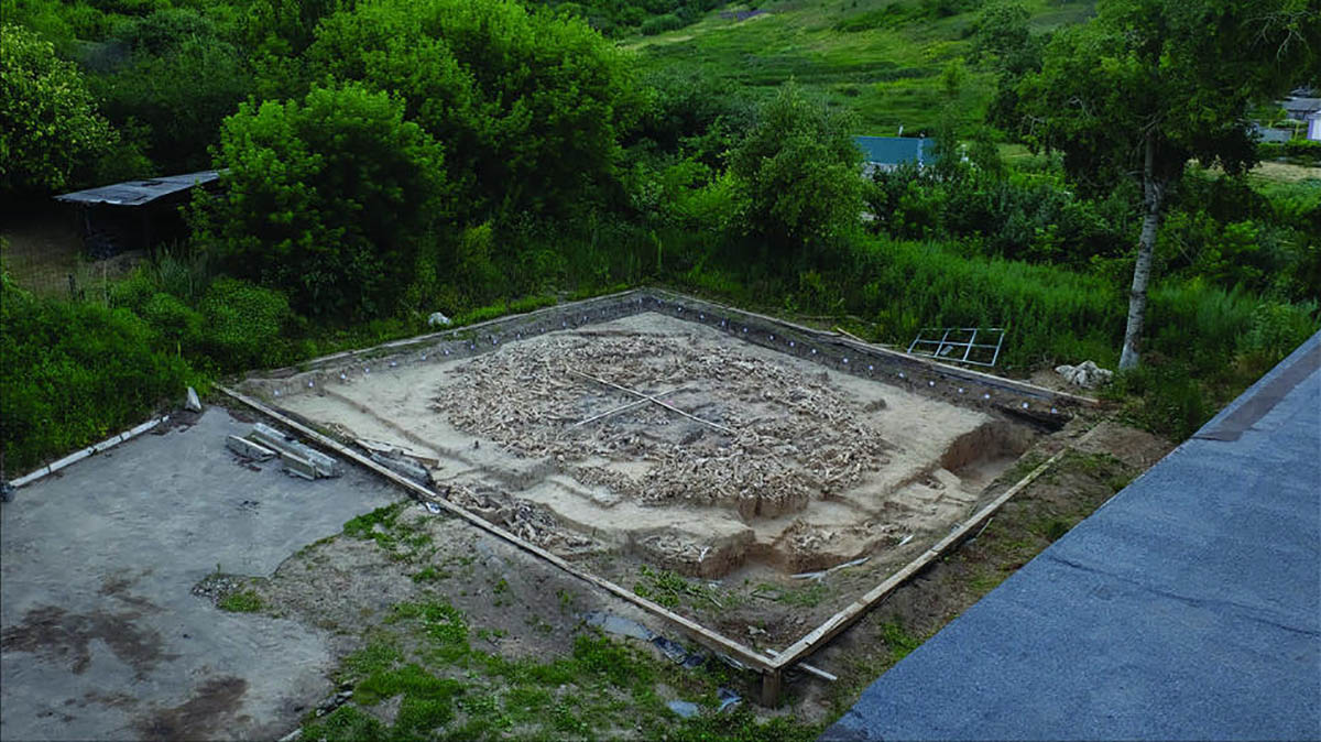 Templo da Era do Gelo recém descoberto no local Kostenki 11 na Rússia. (Imagem: AJE Pryor et al., 2020)