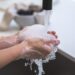 Lavar as mãos é uma ação cotidiana, mas é preciso ter atenção para que a higienização seja adequada. (Imagem: Pexels)