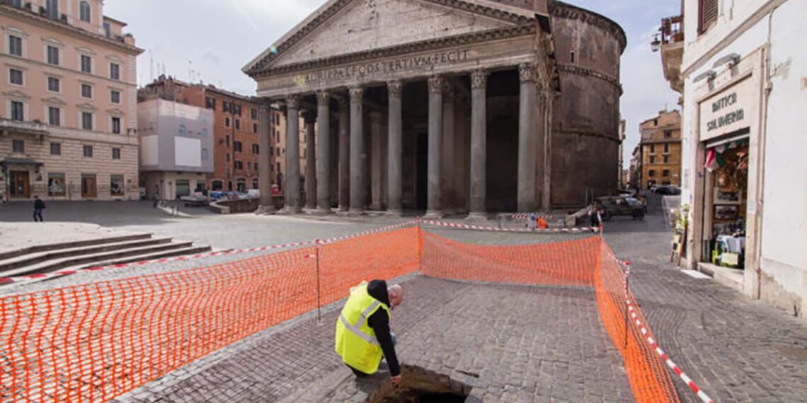 Um antigo piso imperial foi descoberto no último poço de Roma, em frente ao Panteão. (Créditos: Virginia Raggi)
