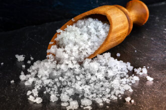 O que acontece se você comer muito sal
