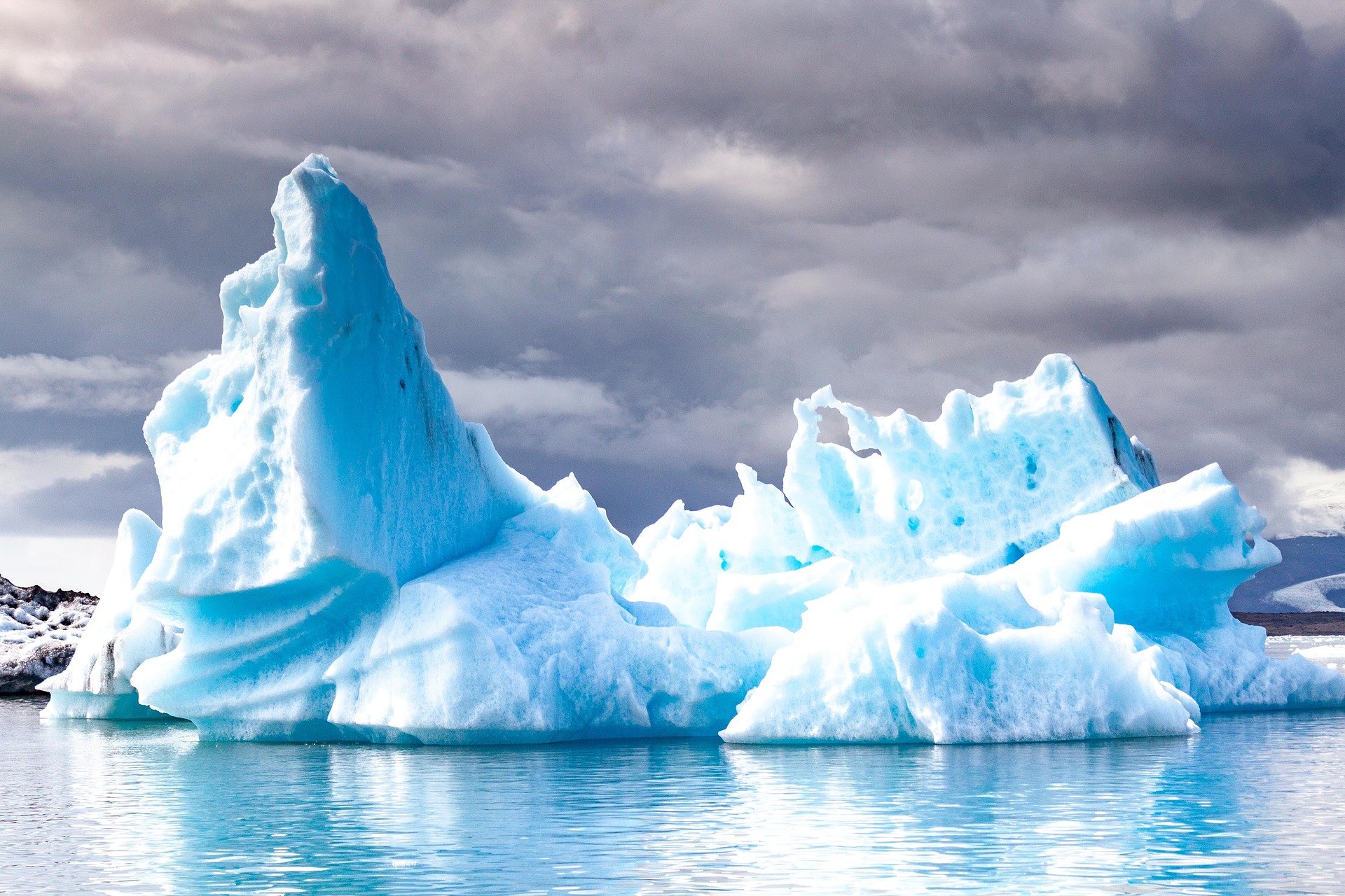 Ледник гидросфера. Пирамидальные айсберги. Гидросфера Айсберг. Глыба айсберга. Iceberg Iceberg.