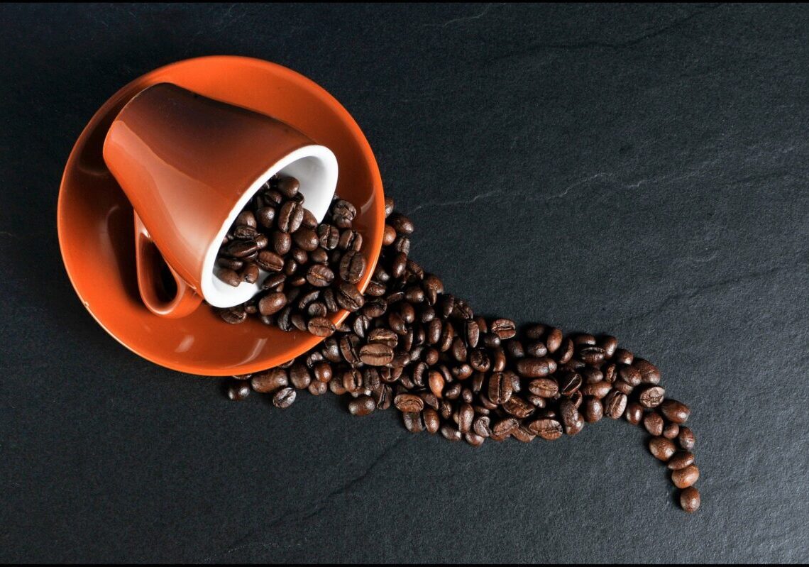 O consumo regular de cafeína pode, ao contrário do que se pensava, ser de grande benefício para a saúde. (Imagem de Christoph por Pixabay)