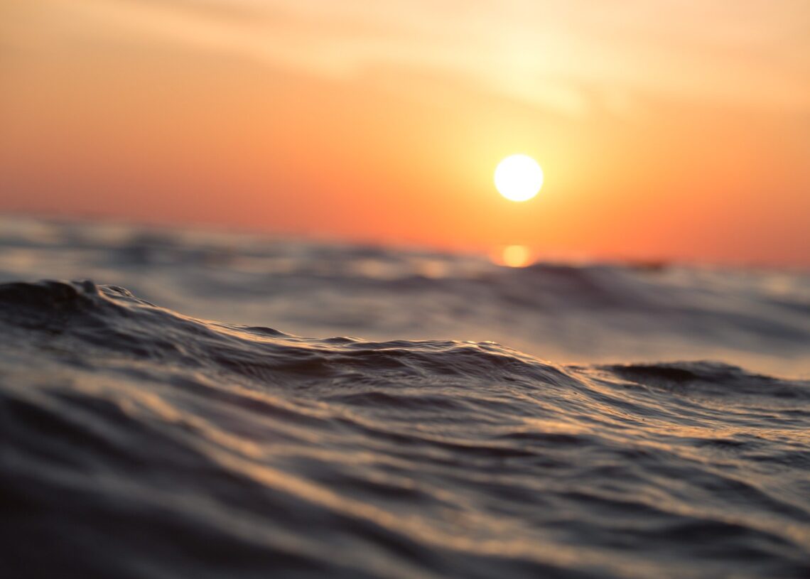 Estudos mostram que os oceanos bateram records em absorção de calor n ano de 2020. (Imagem de Pexels por Pixabay)