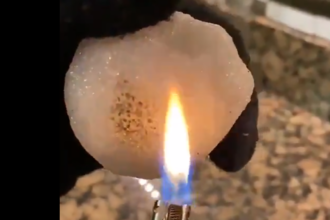 Este vídeo prova que é possível queimar a neve?