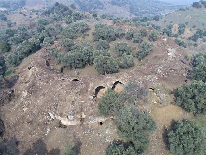 Arqueólogos acabam de encontrar um coliseu quase tão grande quato aquele presente na Itália. Imagem: Adnan Menderes University