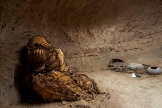 mumia encontrada no peru de 800 anos