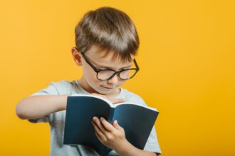 Como ensinar uma criança a ler