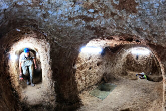 Cidade subterrânea antiga gigantesca é descoberta na Turquia
