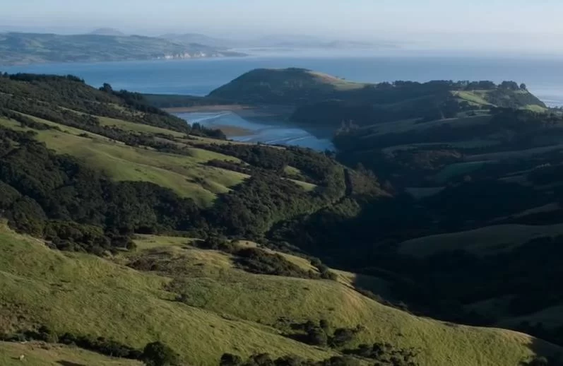 Vista do Vale de Greenstone, em Whakatipu Waimāori, Nova Zelândia