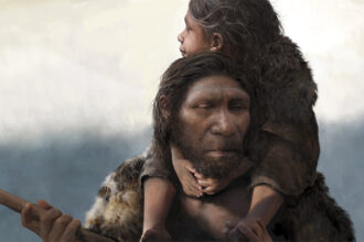 Um pai e um filho neandertais.