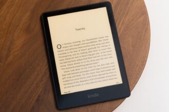 Kindle sobre a mesa