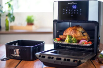 melhor air fryer oven da Britânia sobre uma mesa