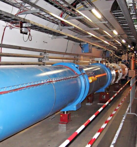 Interior do túnel do LHC (Large Hadron Collider) no CERN, em Genebra, Suíça